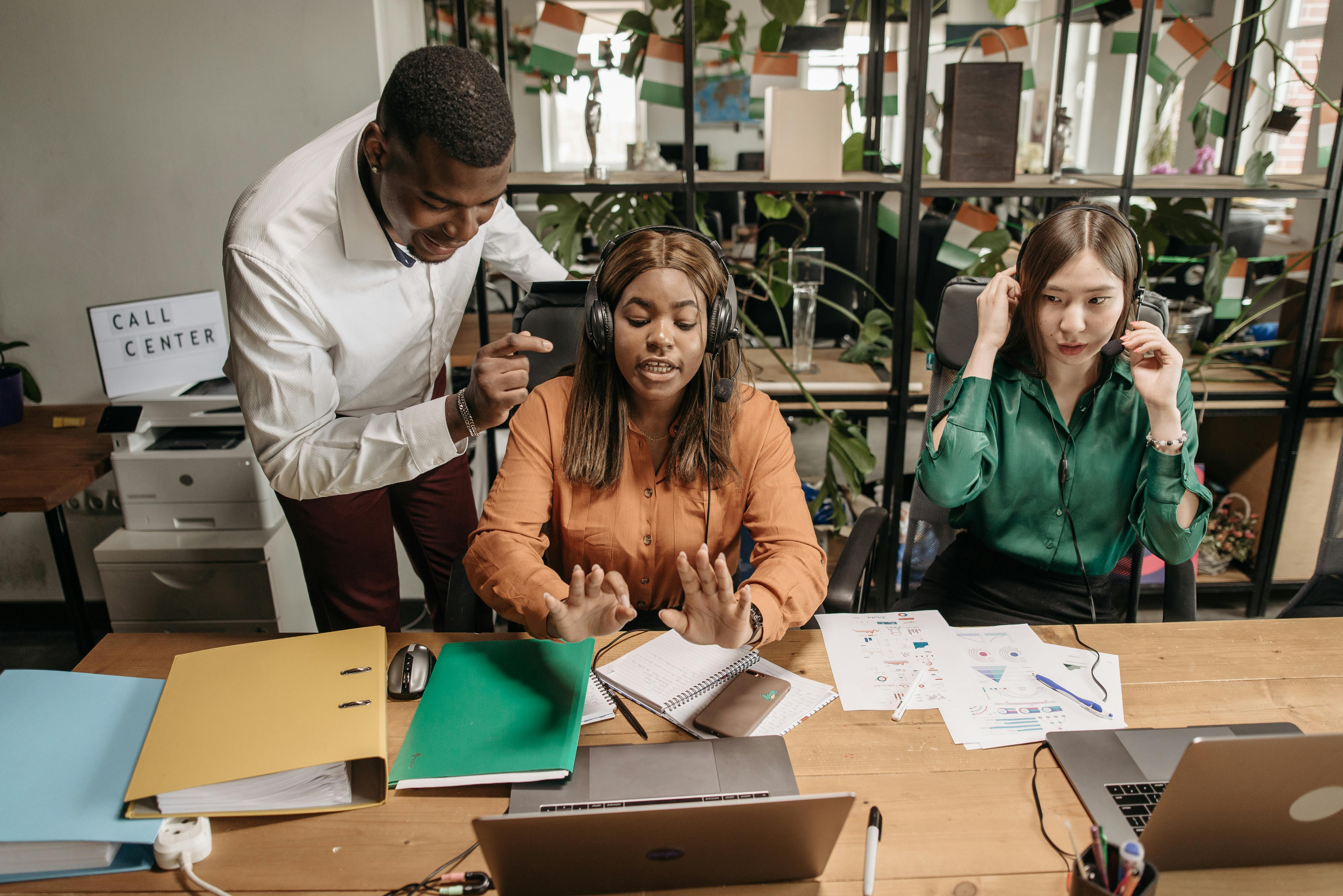 Manager coaching call center agent